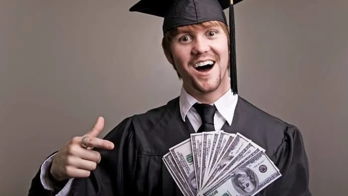 A good rule of thumb for high school graduation gifts is to give between $10 and $30.