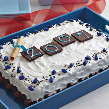 A sheet cake is an ideal option for a large graduation party.