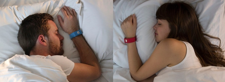 Couples who are in a long-distance relationship can stay connected by wearing these special bracelets that allow them to feel each other's heartbeat.