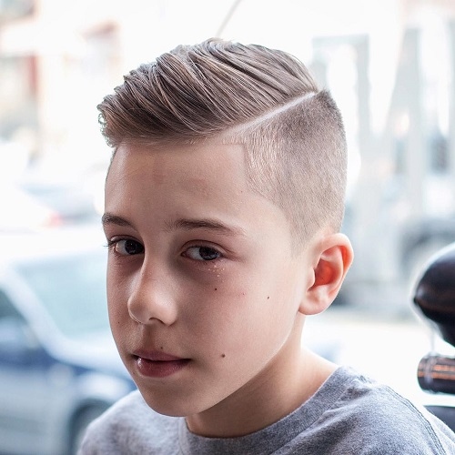 If you have wavy hair and are looking for a stylish haircut for teenage guys, check out these 50 cool and popular options.
