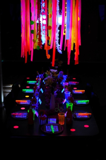 If you want to make your party stand out, try using some glow in the dark party decor!
