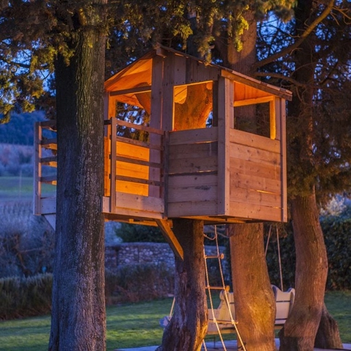 If you're looking for ideas to accessorize your treehouse, look no further! Here are some ideas to get you started.