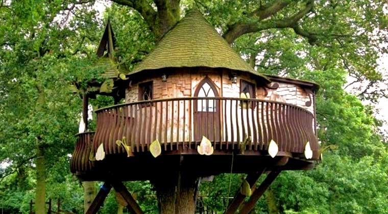 If you're looking for some inspiration for your next treehouse project, check out these themed ideas.