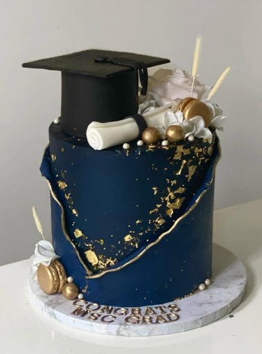 The best graduation cakes for boys are those that are simple and elegant.
