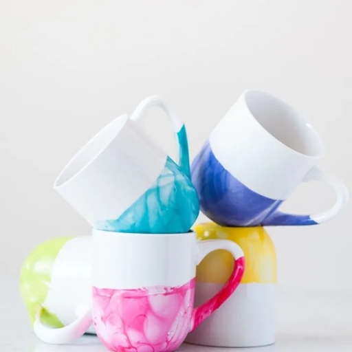 These marble dipped mugs are an easy and fun DIY Christmas gift that anyone would love to receive!