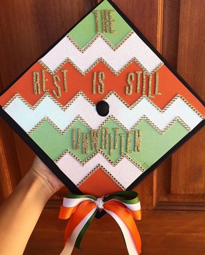 This graduation cap is adorned with a glittery bow, adding a touch of fun and femininity to the traditional graduation cap.
