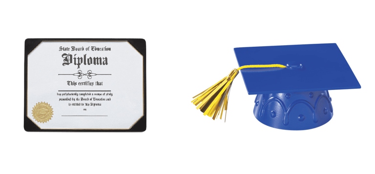 This year, celebrate your graduate's big accomplishment with a one-of-a-kind Lego graduation cap!